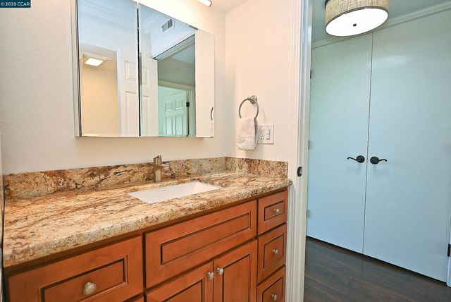 1332 Canyonwood Ct 2, Walnut Creek, CA 94595