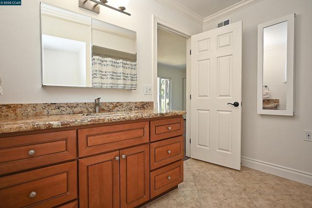 1332 Canyonwood Ct 2, Walnut Creek, CA 94595