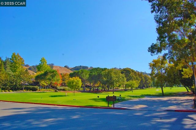1332 Canyonwood Ct 2, Walnut Creek, CA 94595