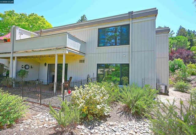 1332 Canyonwood Ct 2, Walnut Creek, CA 94595