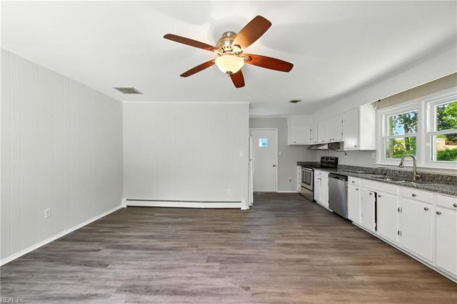 48 Wheatland DR, Hampton, VA 23666