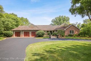 39W944 Deer Run Drive, St. Charles, IL 60175