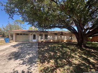 512 Low Meadow, Pleasanton, TX 78064