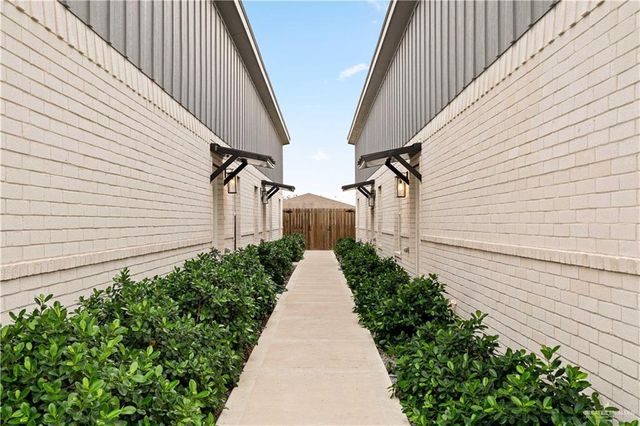 1511 Playa Drive 2, Weslaco, TX 78596