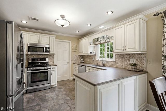 16 Brookside Rd, Roxbury Twp., NJ 07876