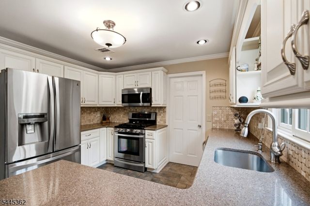 16 Brookside Rd, Roxbury Twp., NJ 07876