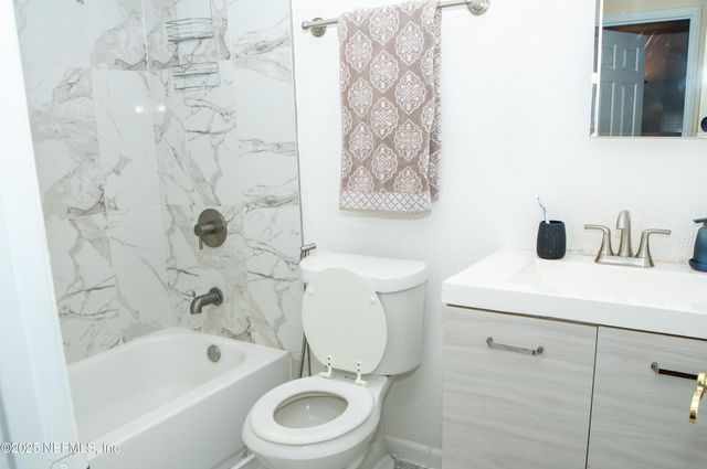 4822 WINDRUSH Lane, Jacksonville, FL 32217