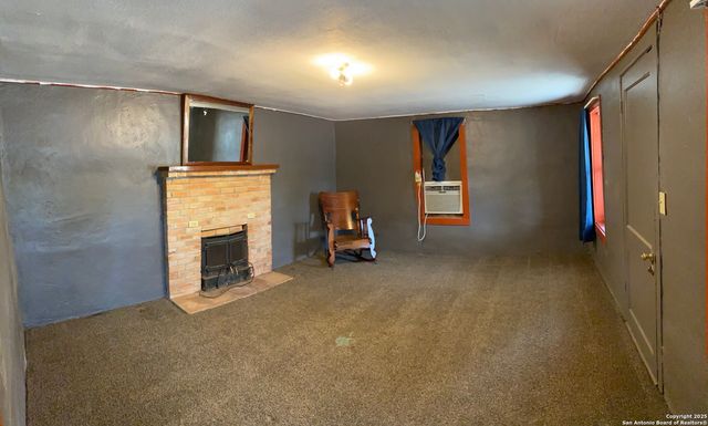 201 7th, Leakey, TX 78873