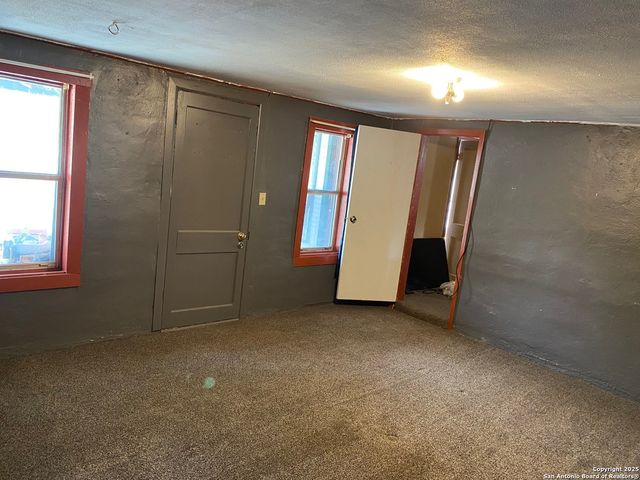 201 7th, Leakey, TX 78873