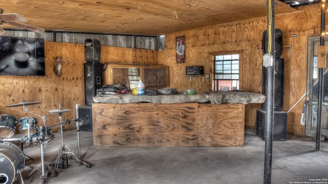 201 7th, Leakey, TX 78873