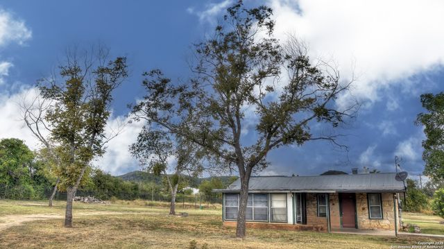 201 7th, Leakey, TX 78873