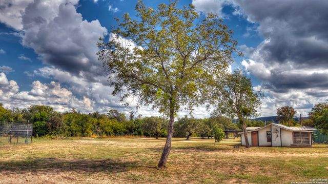201 7th, Leakey, TX 78873