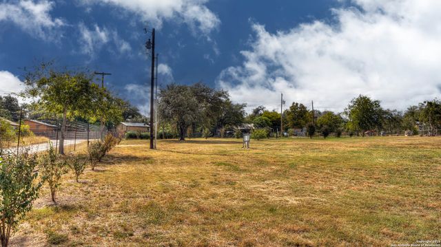 201 7th, Leakey, TX 78873