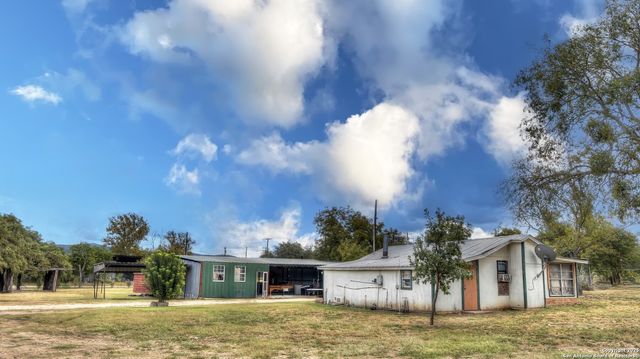 201 7th, Leakey, TX 78873