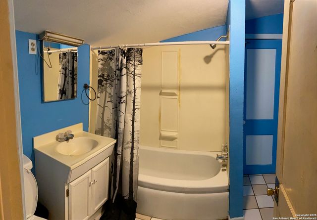 201 7th, Leakey, TX 78873