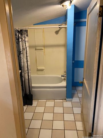 201 7th, Leakey, TX 78873