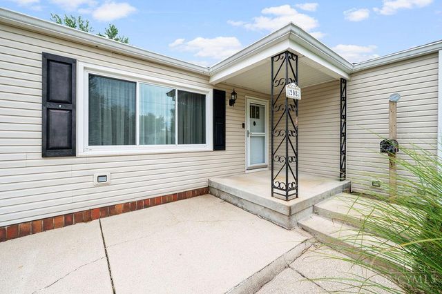 208 Brelsford Avenue, Trenton, OH 45067