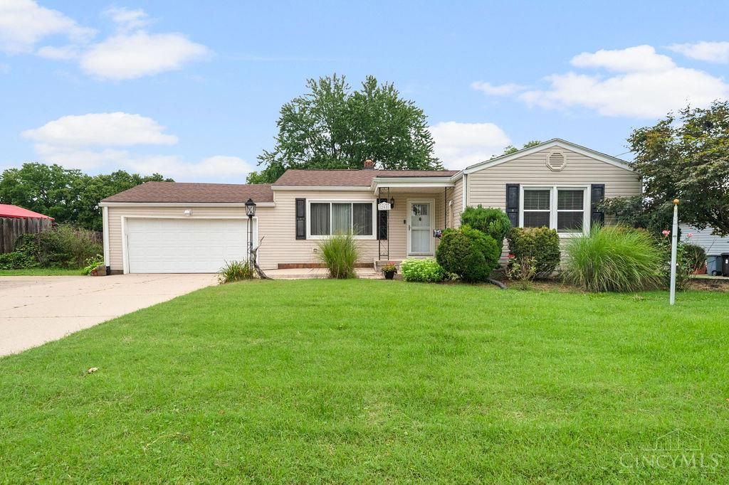 208 Brelsford Avenue, Trenton, OH 45067