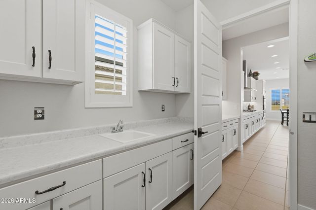 5934 E REDMONT Drive, Mesa, AZ 85215