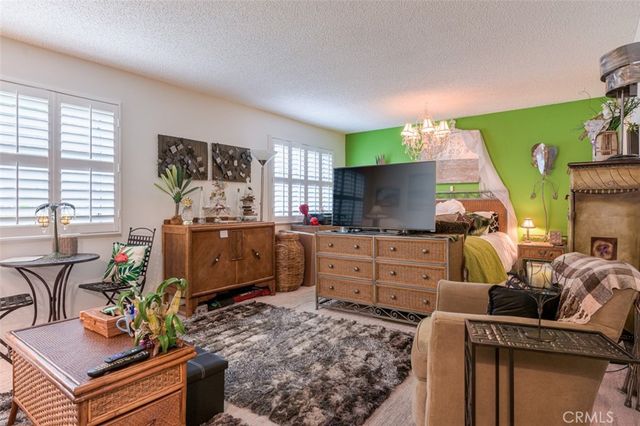 11813 Runnymede Street 14, North Hollywood, CA 91605