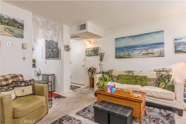 11813 Runnymede Street 14, North Hollywood, CA 91605
