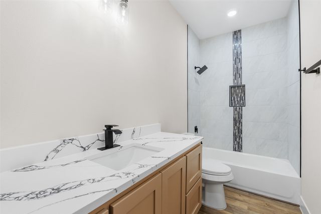 5847 Black Pine Circle, Granbury, TX 76048