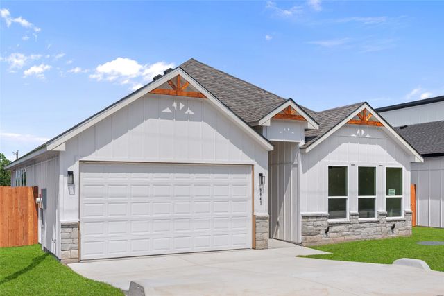 5847 Black Pine Circle, Granbury, TX 76048