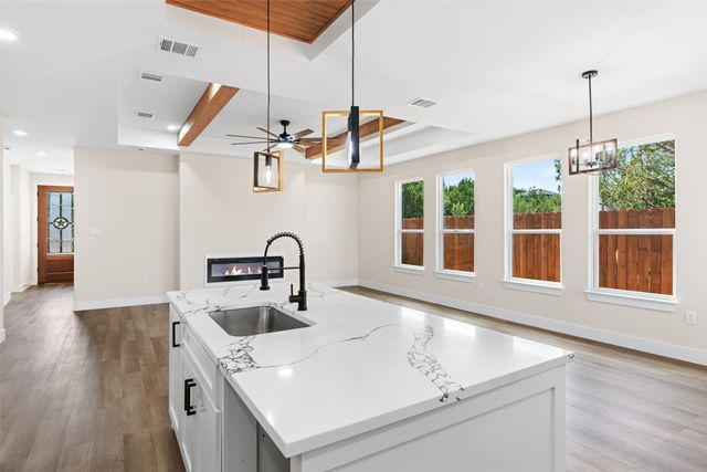 5847 Black Pine Circle, Granbury, TX 76048