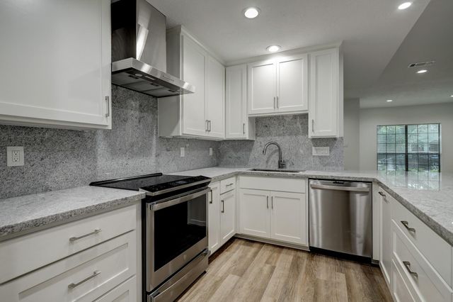 6725 Belmont Street, West University Place, TX 77005