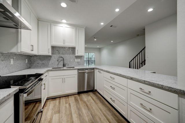 6725 Belmont Street, West University Place, TX 77005
