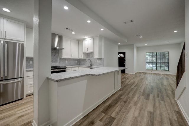 6725 Belmont Street, West University Place, TX 77005