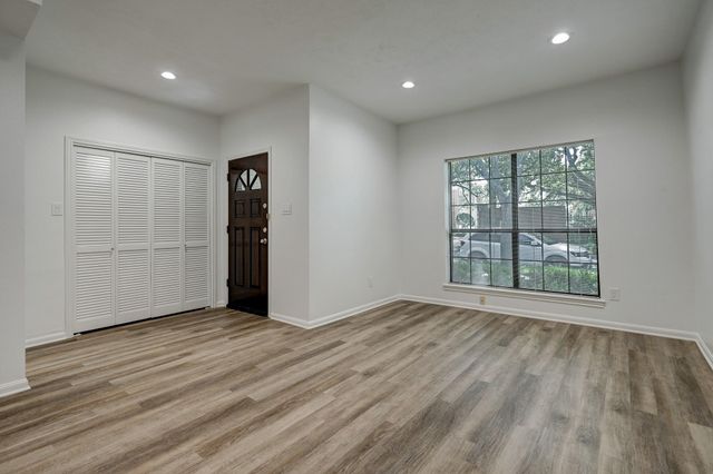 6725 Belmont Street, West University Place, TX 77005