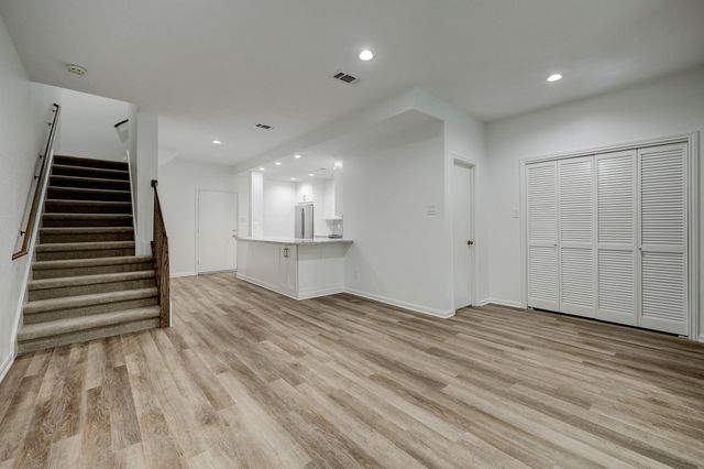 6725 Belmont Street, West University Place, TX 77005