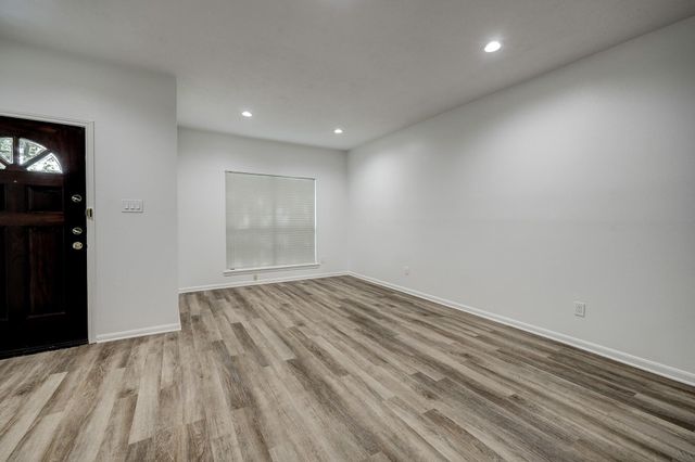 6725 Belmont Street, West University Place, TX 77005