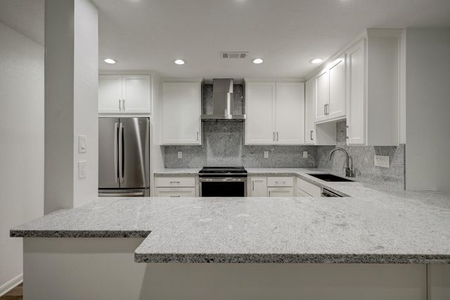 6725 Belmont Street, West University Place, TX 77005