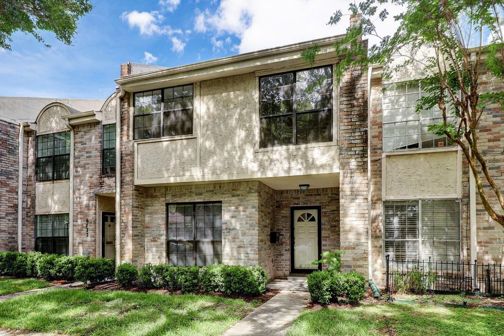 6725 Belmont Street, West University Place, TX 77005