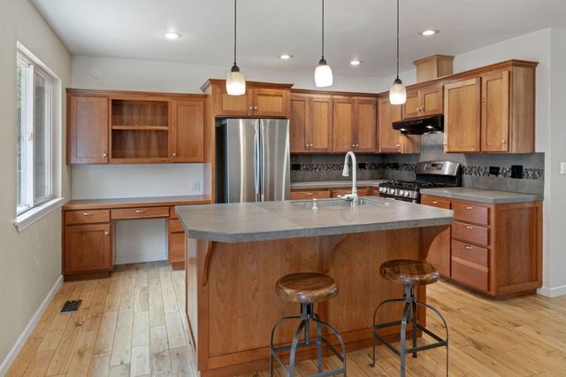 1848 NE 14th Street, Bend, OR 97701