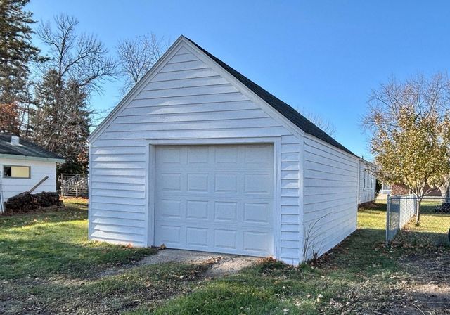 118 Crocker Avenue N, Thief River Falls, MN 56701