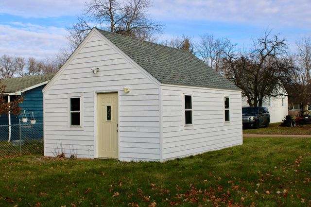 118 Crocker Avenue N, Thief River Falls, MN 56701