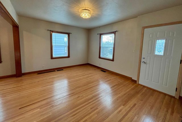 118 Crocker Avenue N, Thief River Falls, MN 56701