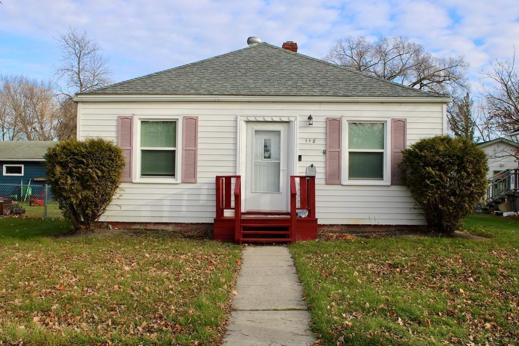 118 Crocker Avenue N, Thief River Falls, MN 56701