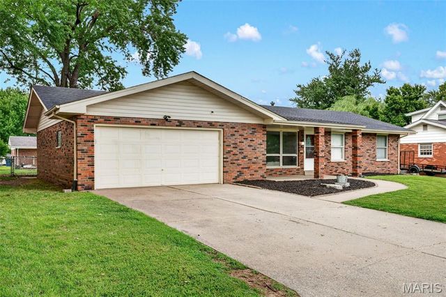 2616 Headland Drive, St Charles, MO 63301