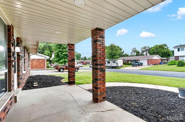 2616 Headland Drive, St Charles, MO 63301