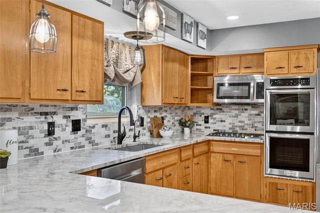 2616 Headland Drive, St Charles, MO 63301