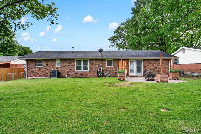 2616 Headland Drive, St Charles, MO 63301