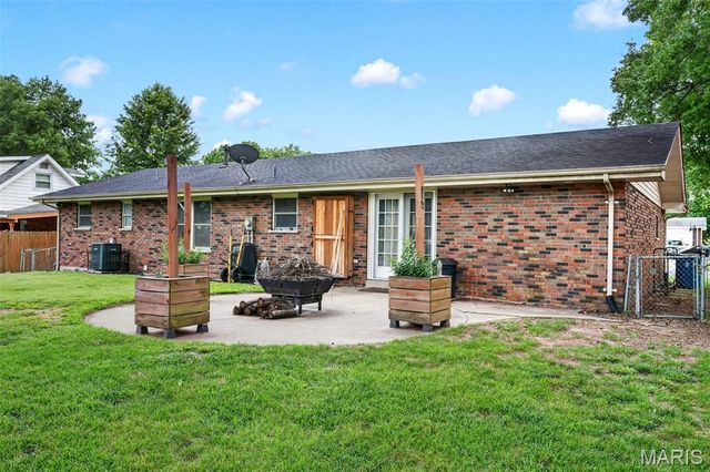 2616 Headland Drive, St Charles, MO 63301