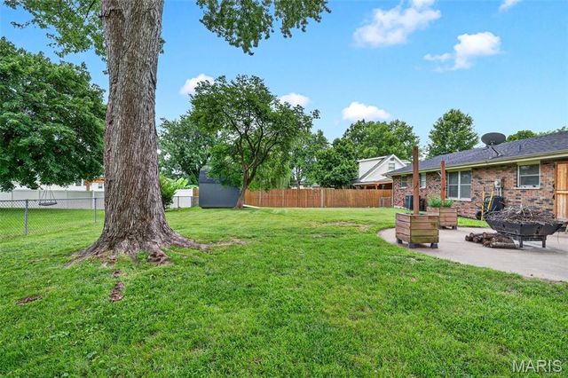 2616 Headland Drive, St Charles, MO 63301