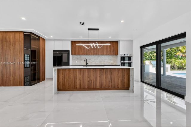 607 Layne Blvd, Hallandale Beach, FL 33009