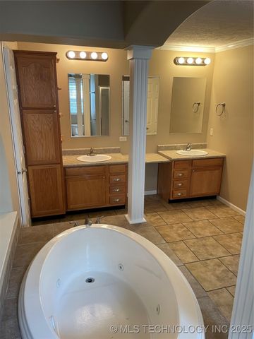 35230 W Montego Bay Road, Mannford, OK 74044