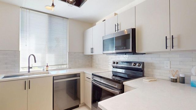 401 S El Cielo Road 22, Palm Springs, CA 92262